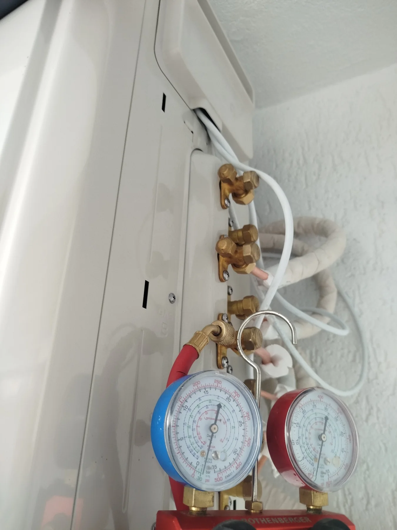 Klima bağlantılarında manometre ile servis kontrolü